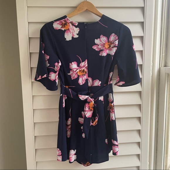 Deep V Flower Pattern Romper - Picture 2 of 4